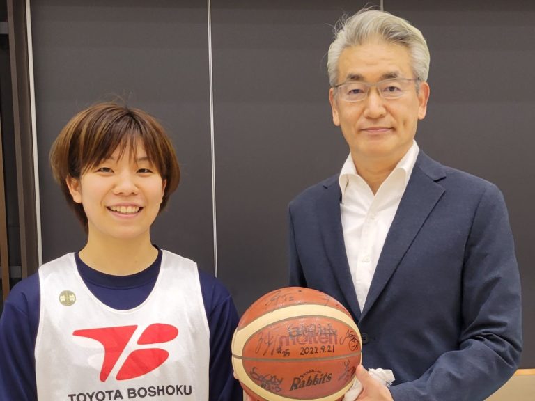 白柳社長が練習見学に来られました！｜トヨタ紡織 女子バスケットボール部 サンシャインラビッツ
